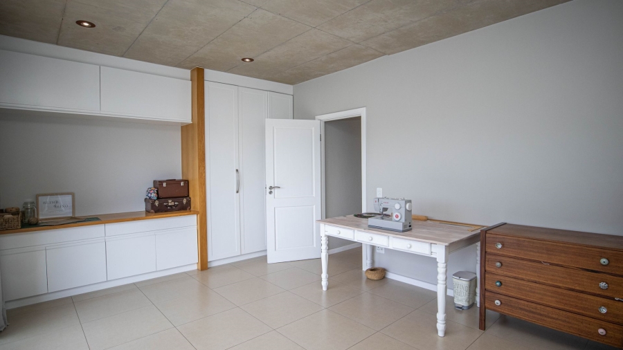 5 Bedroom Property for Sale in The Coves North West